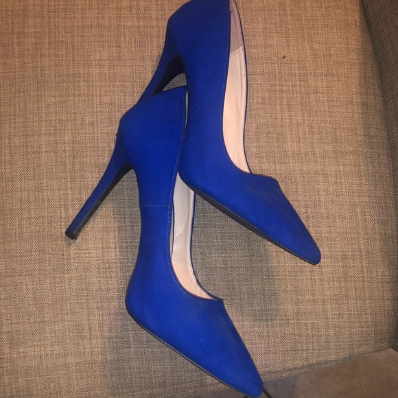 True Blue Suede Pumps! - Picture 4 of 4
